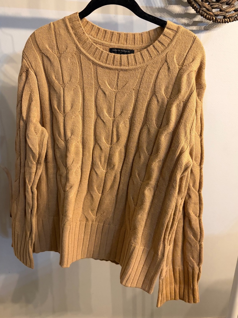NWT ✨ Banana Republic Cable Knit Crewneck Sweater in Camel Tan size medium